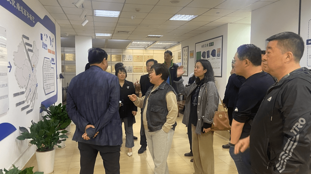 南京市殡葬管理处副处长陈艳,南京市殡葬管理处陵园中心主任陶四海