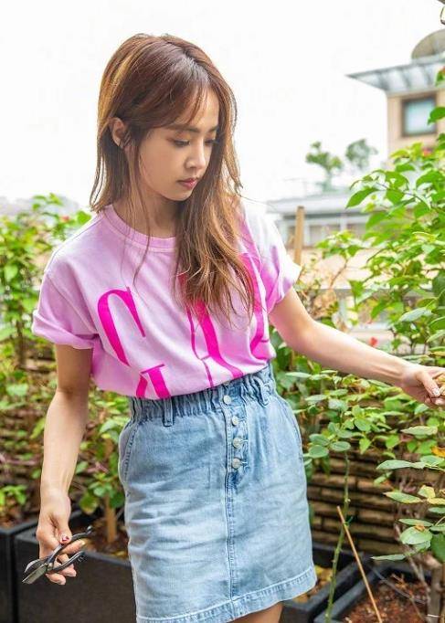 天后蔡依林的时尚真的是一般人很难学的,什么风格都敢尝试,出乎意料的