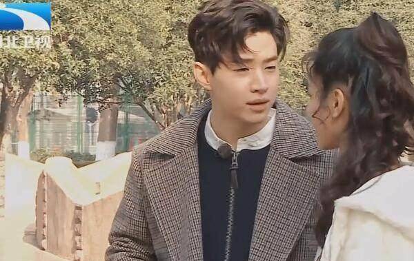 《如果爱》:陈都灵主动牵手刘宪华,刘宪华的反应让大家意外_素人_节目