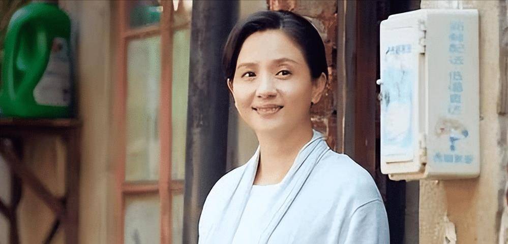 《一不小心爱上你》当中饰演了苦情妈妈万红霞