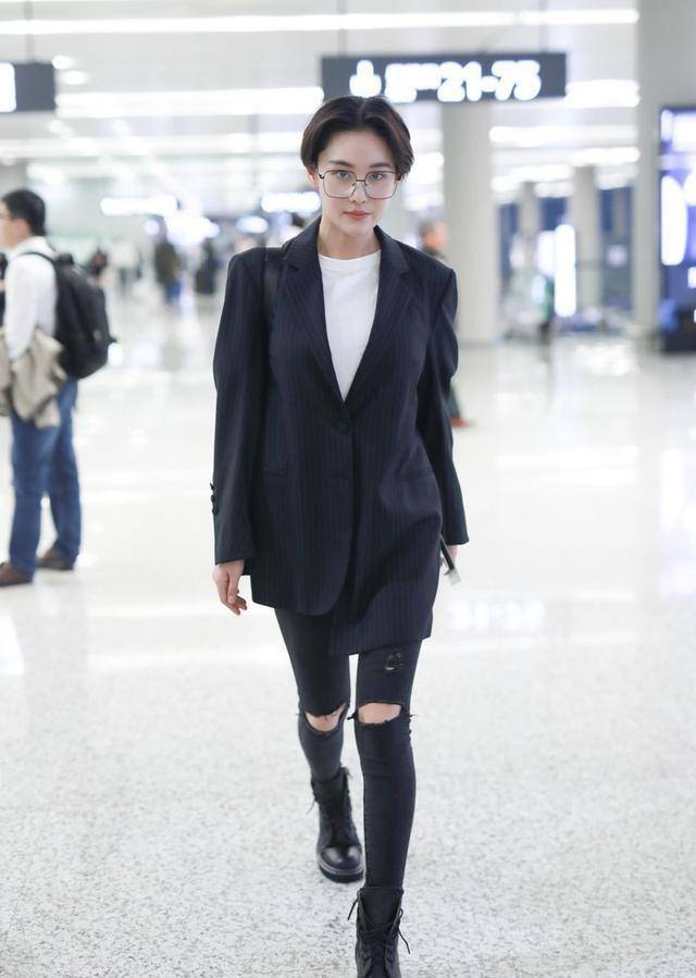 张馨予婚前婚后两模样,婚前是时尚御姐,婚后像极了水蜜桃_黑色_白色