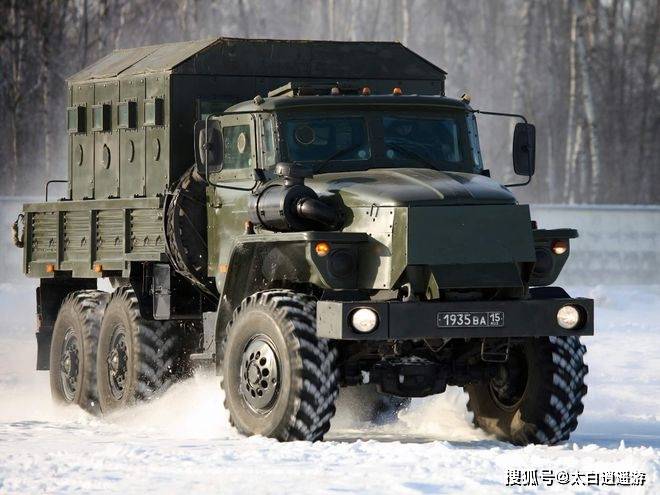 乌拉尔军用卡车图片