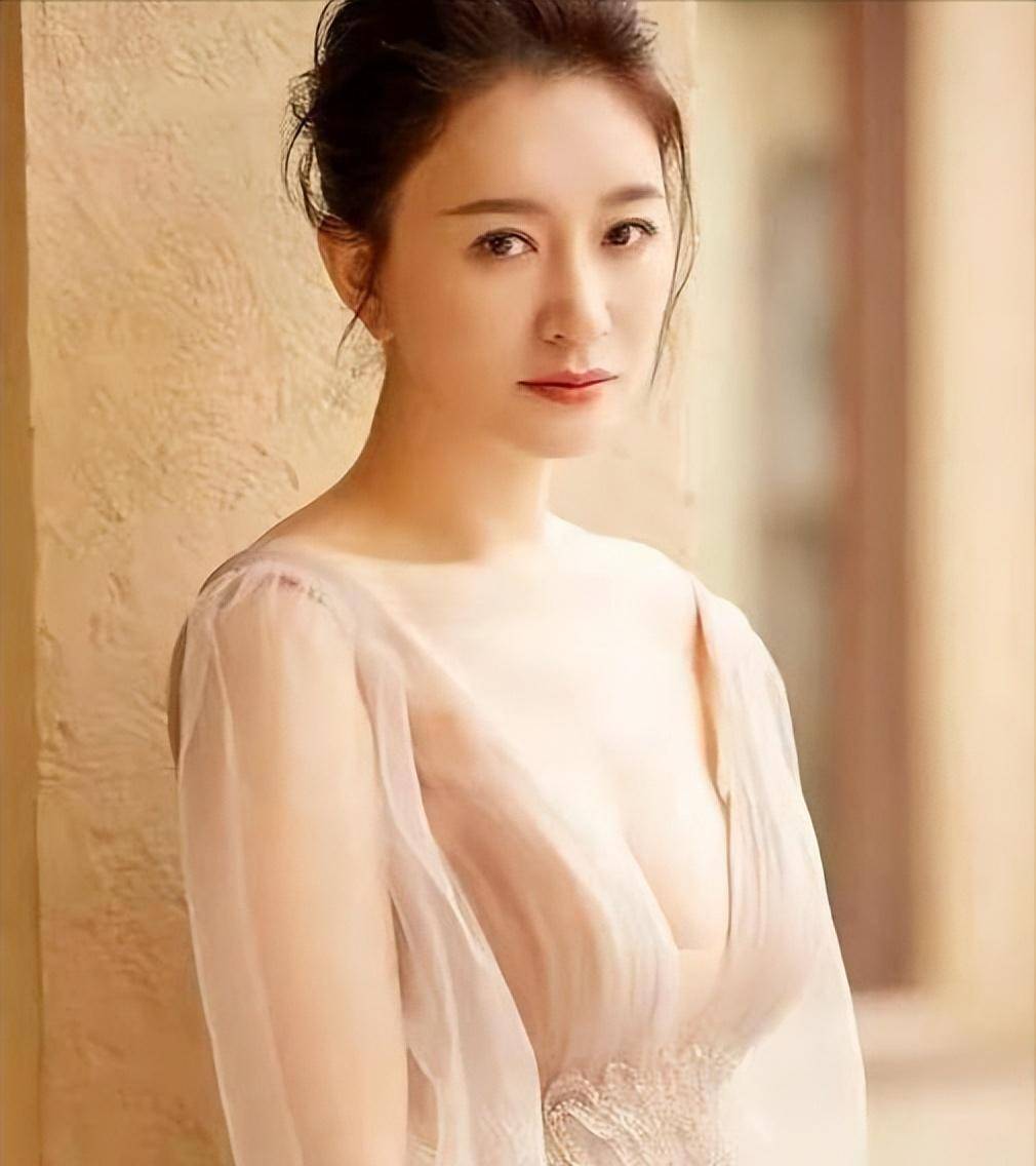 李小冉的身材,许晴的臀,闫妮的腿,这些中年女星太迷人了_时尚_殷桃