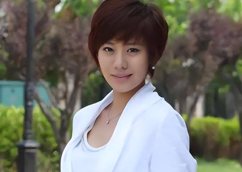 模特冠军入行,合作陆毅林心如成名,出道多年无绯闻,今淡出荧屏_姜华