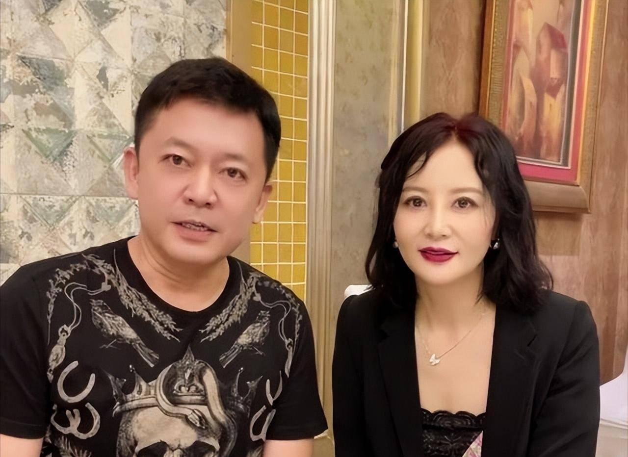 何政军和范雨:结婚30年恩爱如初,60岁后生活简朴,现在生活怎样_父亲