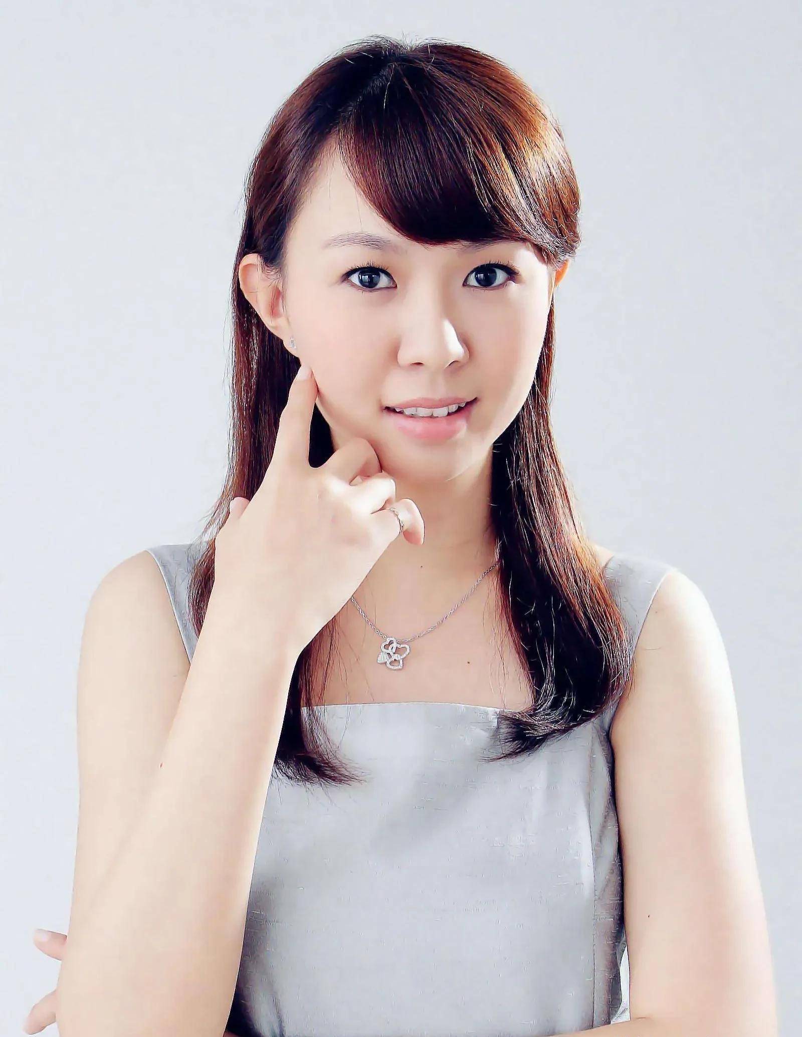 女神,虽然少了鲜花与掌声,却过上了自己想要的生活_卓依婷_歌曲_贺岁