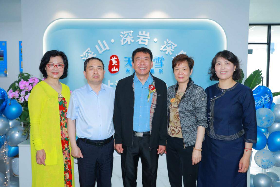 黄山无极雪品牌创始人,黄山无极雪食品有限公司董事长吴黎康,黄山