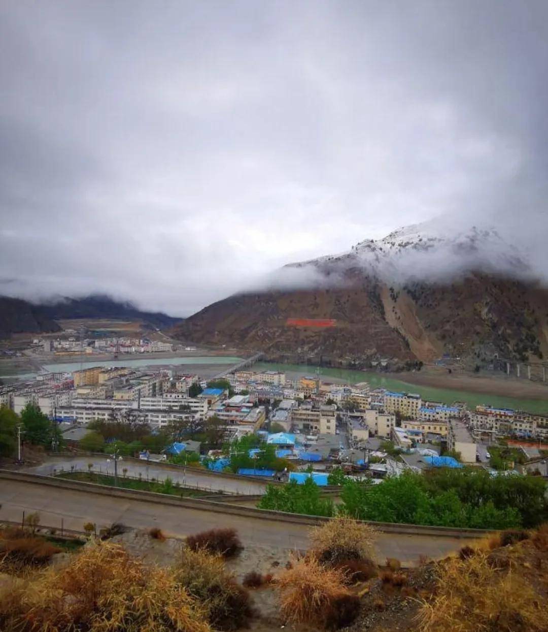 朗县位于中国西藏自治区林芝市,位于高原丘陵地貌下的喜马拉雅山北麓.