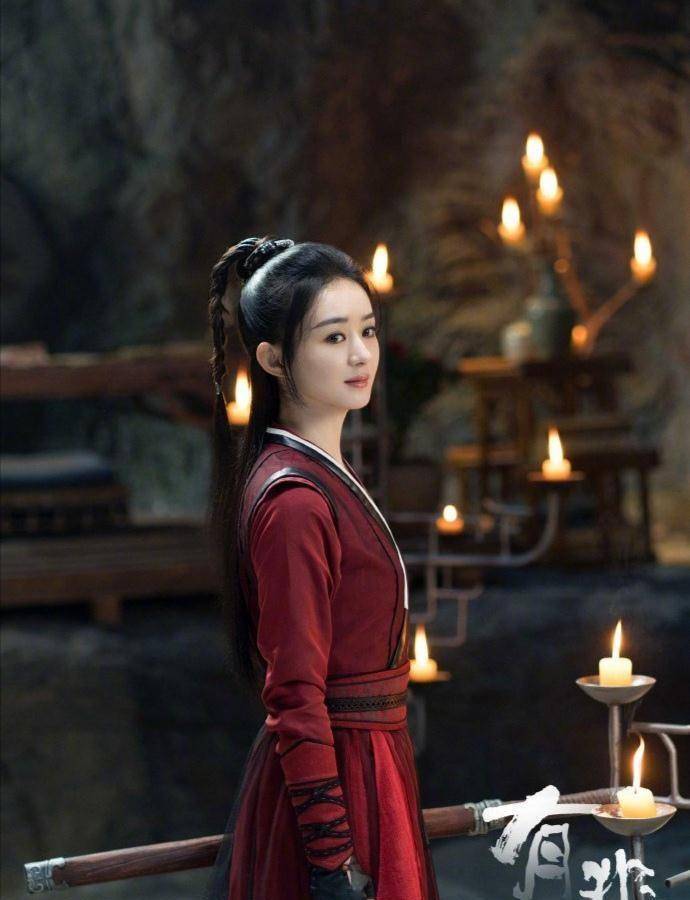 《有翡》发布角色剧照,赵丽颖红衣高马尾,演绎古灵精怪女侠_造型_黑色