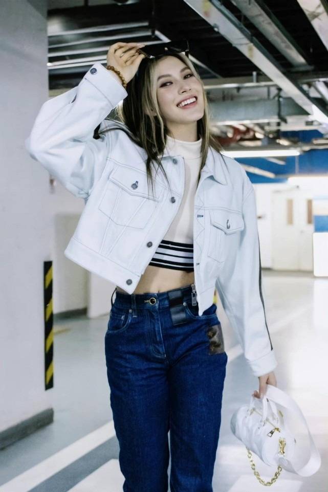 今年紧身背心穿搭太火了!不仅百搭还能打造小时尚 今年紧身背心穿搭太火了!不仅百搭还能打造小时尚