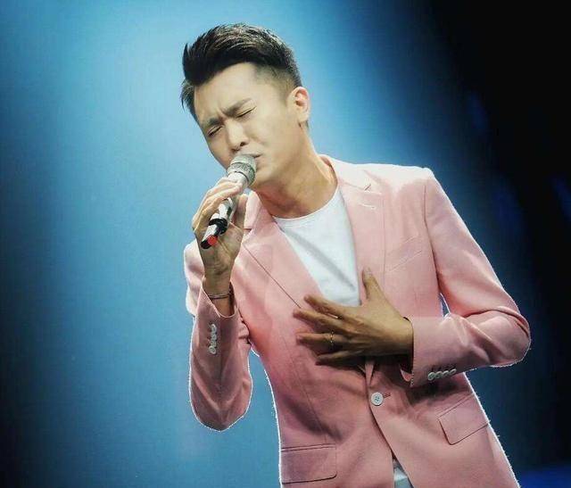 《星光大道》要想重返巅峰,不光靠绝活儿,关键要把主持人换成他_杨帆