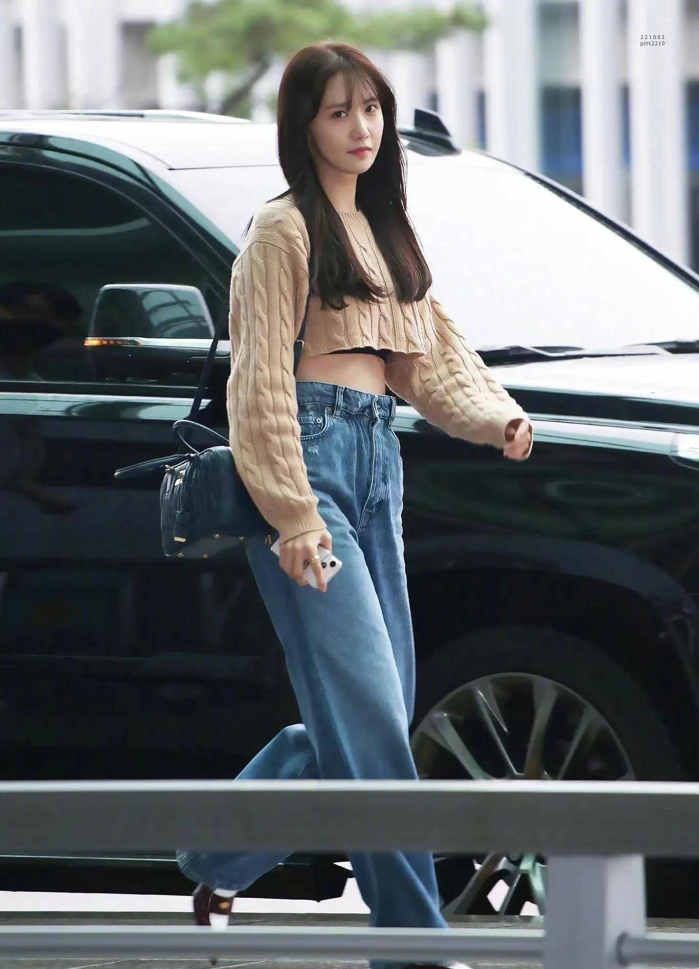 30 林允儿曾被评为世界上最美的脸蛋,一流的身材和衣品,看起来甜美