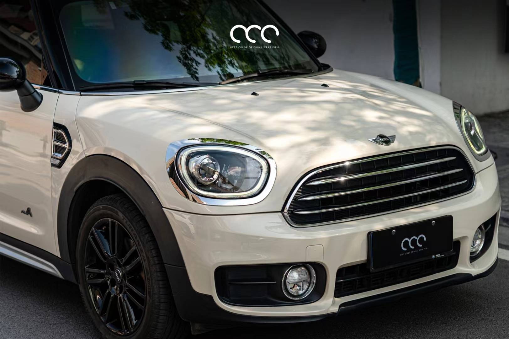 宝马mini country man漫彩改色膜沙漠黄,亮度与饱和度怡到好处