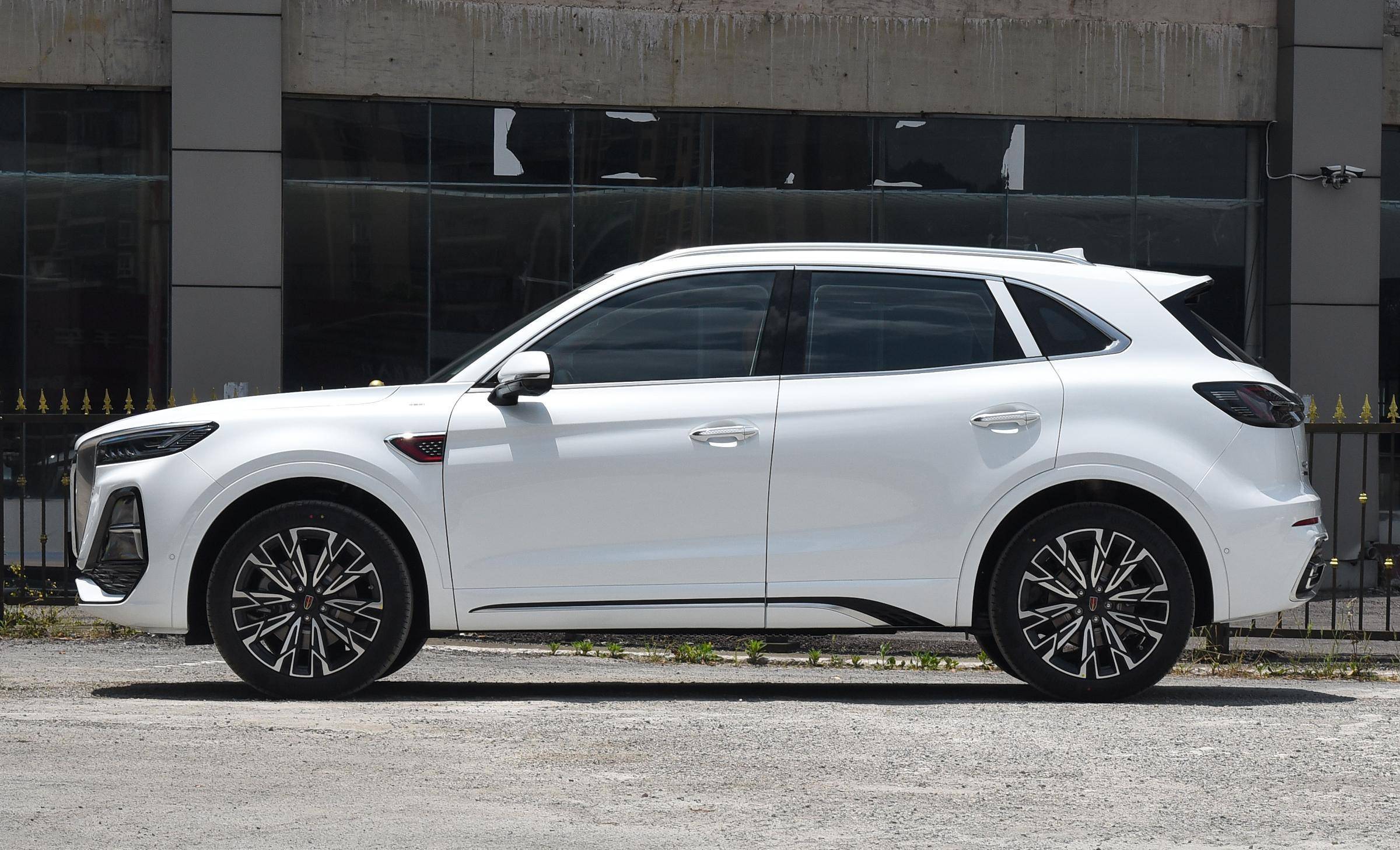 新红旗hs5月底上市:动力升级,外观更加大气,唐dm迎来对手