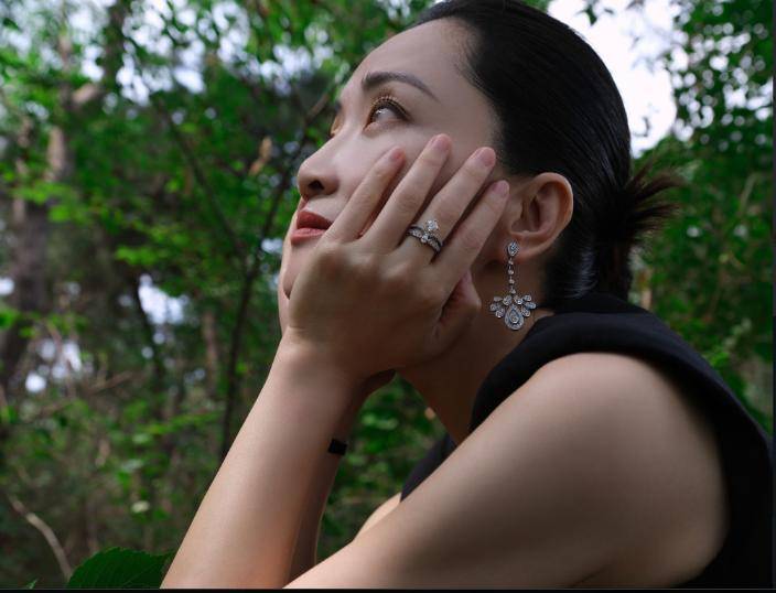 章贺或许是想要一个光鲜亮丽的妻子,而不是在家洗手作羹汤的好老婆