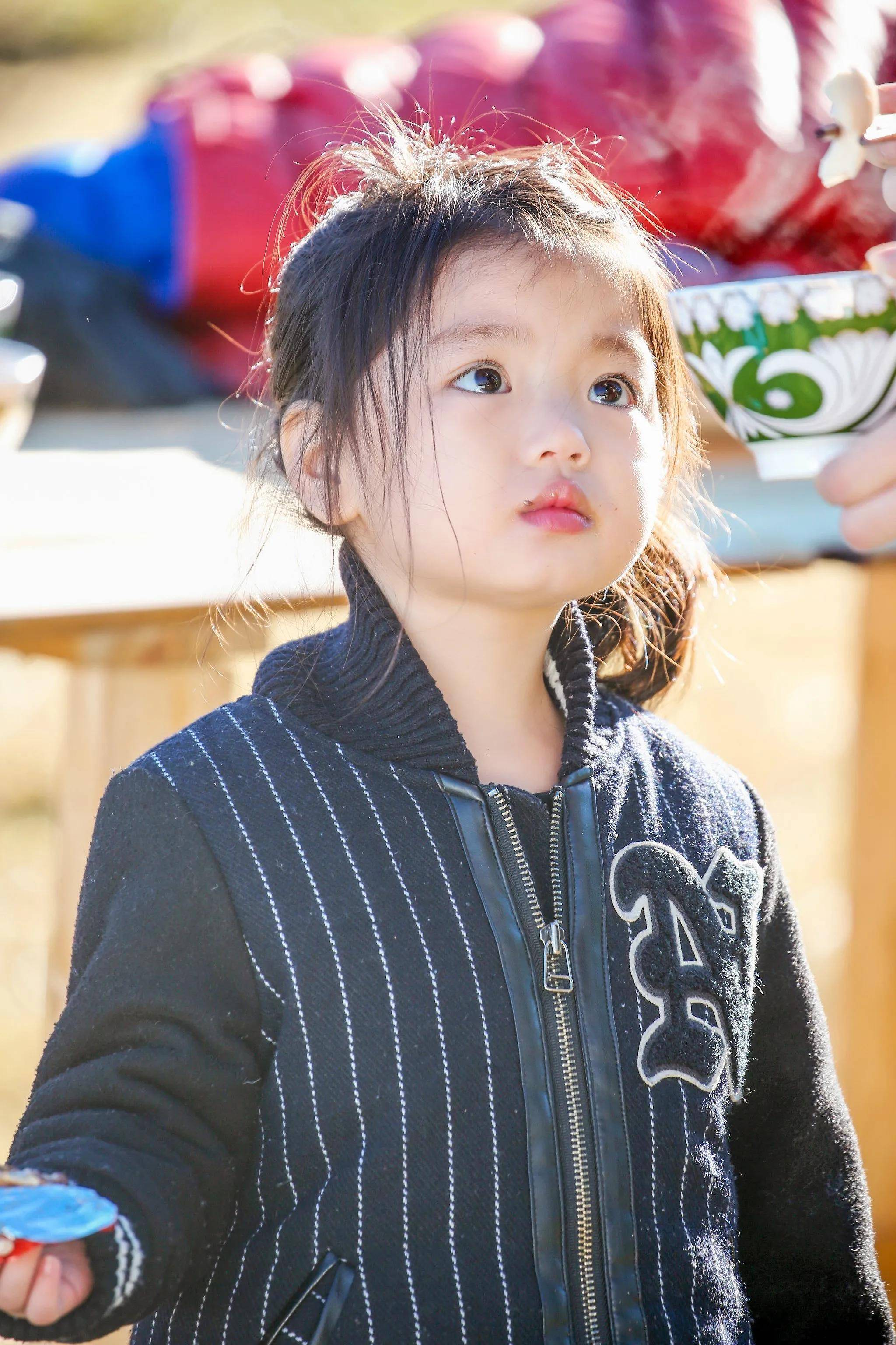 被资本控制的5名童星,将娱乐圈的丑陋演绎的淋漓尽致,太可悲了_王欣逸