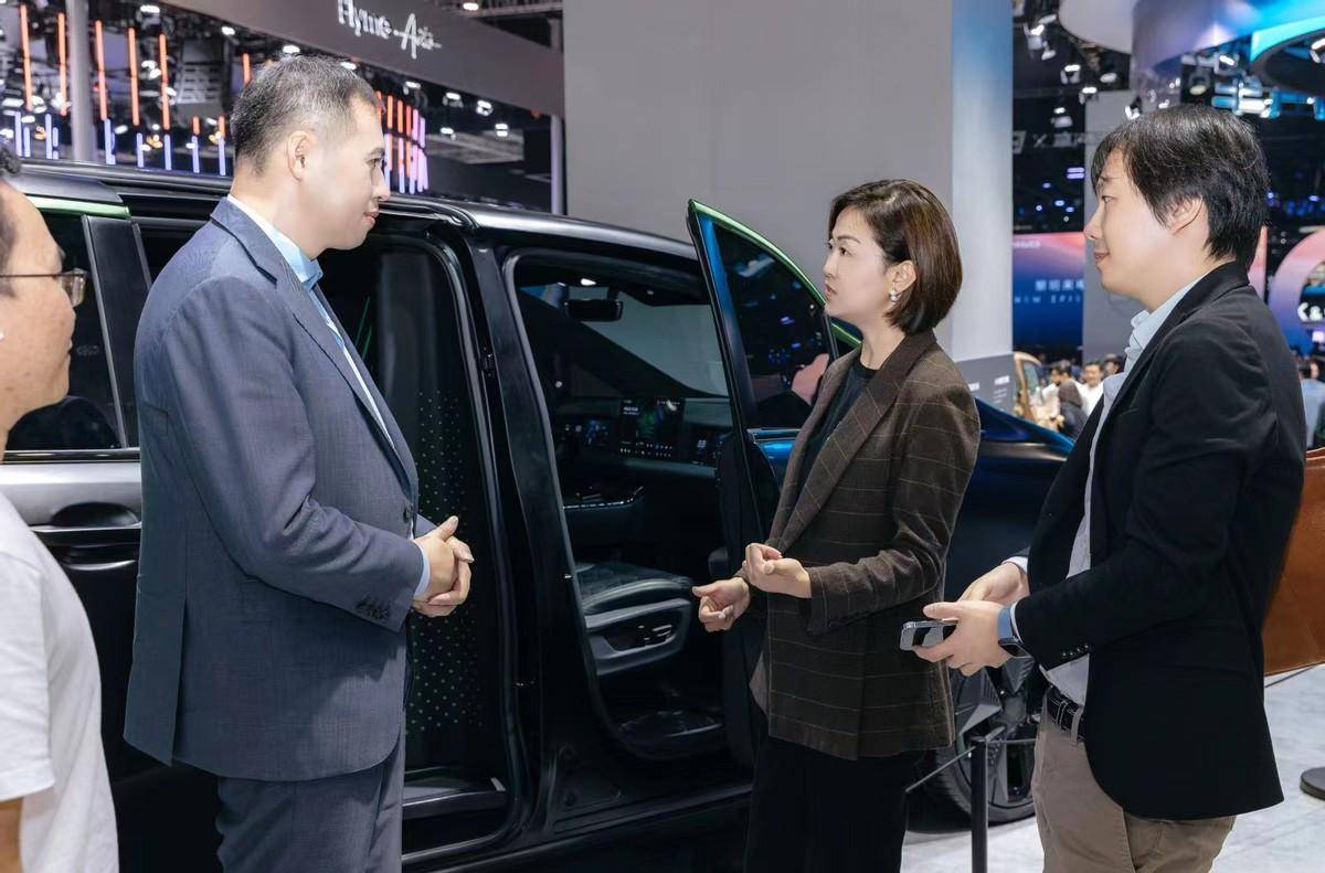 合创杨颖&雷蛇陈晓萍:潮改共创 为用户打造个性化电竞体验_搜狐汽车