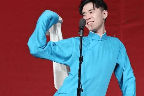 这反而有些适得其反了,也让网友对于当年张云雷"摔新身子才不演出"的