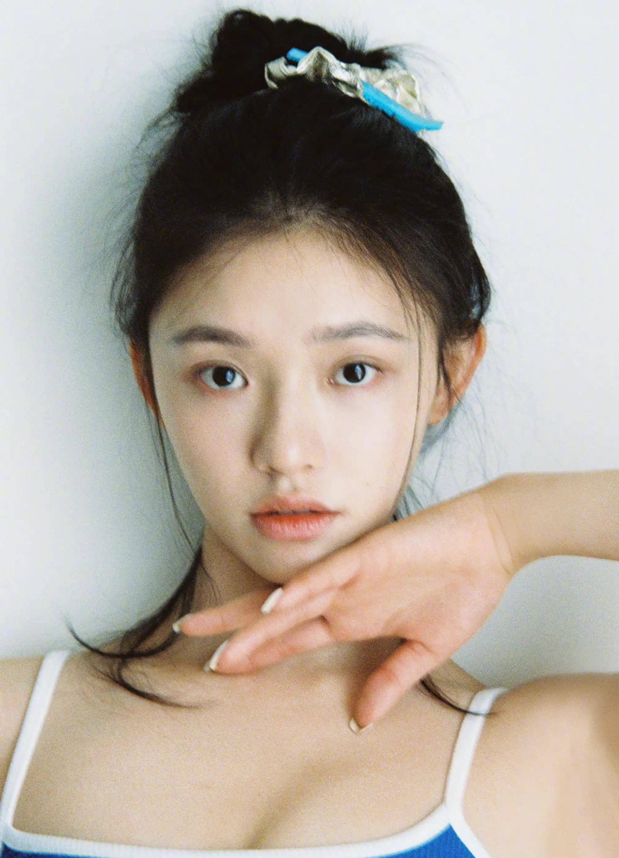 喜欢林允的这套房子照_自然_外套_漂亮