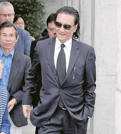 "情场浪子"谢贤是有名的"坑儿专业户",害惨了谢霆锋,如今终于收手了