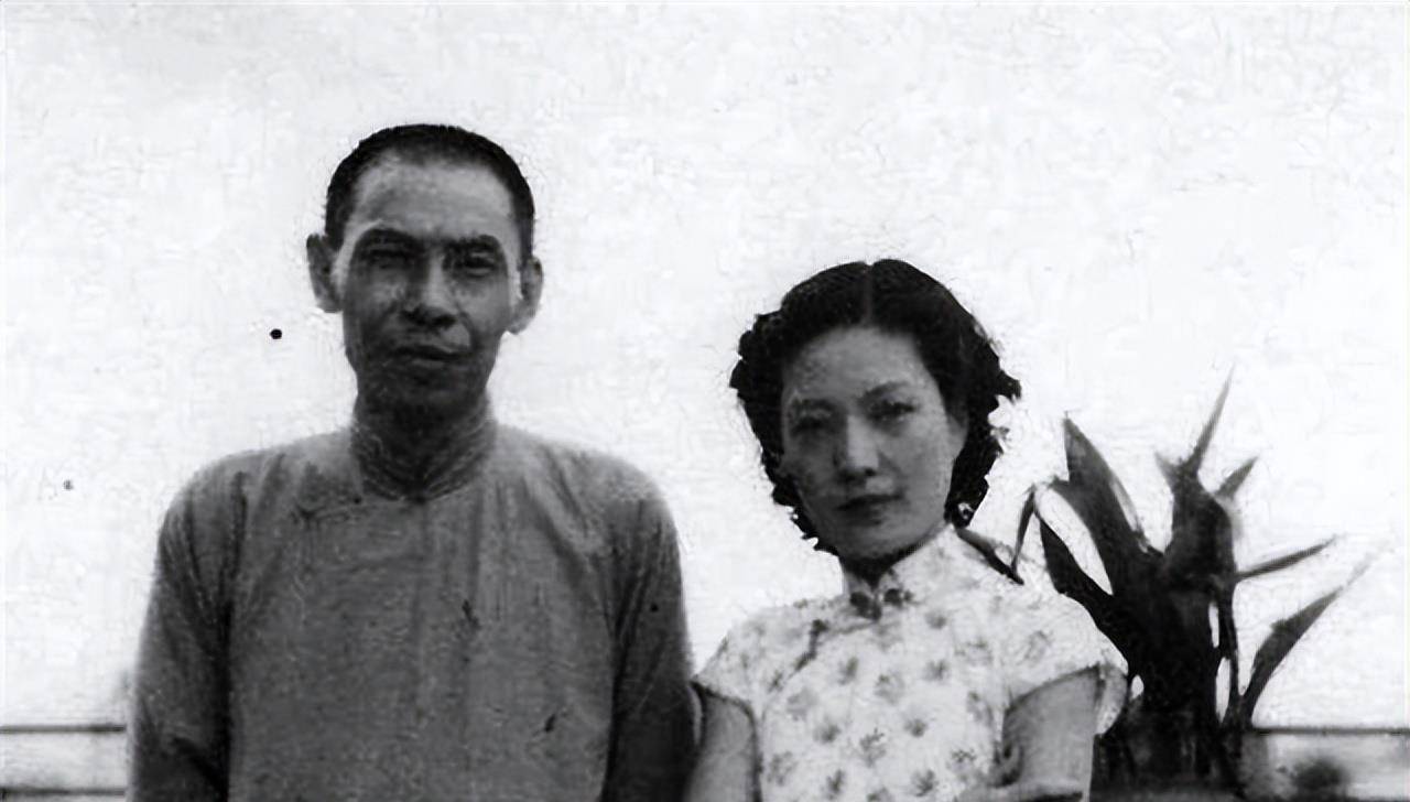 杜月笙走向衰落后,烧毁手中所有欠条,叮嘱不让子孙走