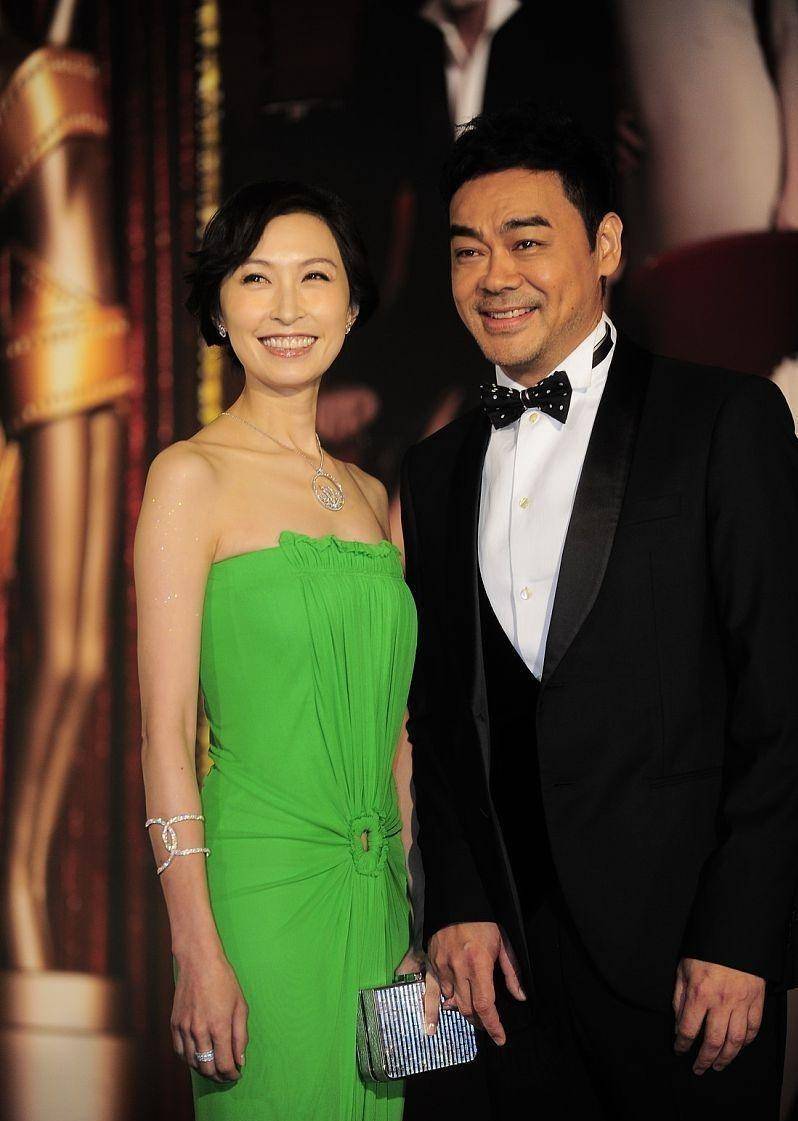 拥有出奇时尚_亮色_连衣裙_颜色