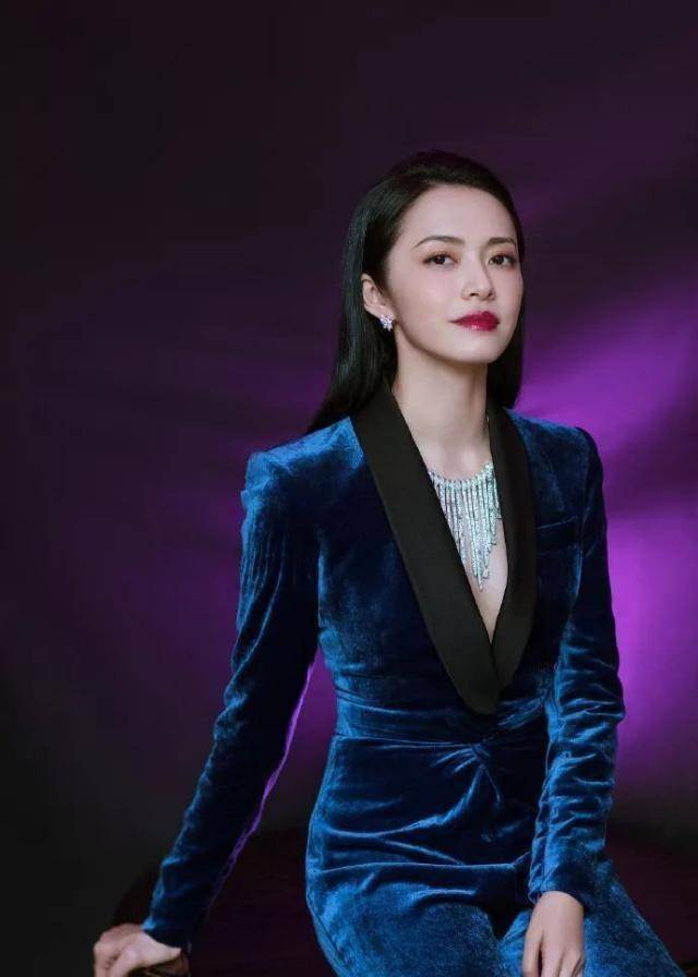 40岁的女明星魅力依旧难挡,林心如,姚晨红唇霸气,周迅清淡优雅_的设计