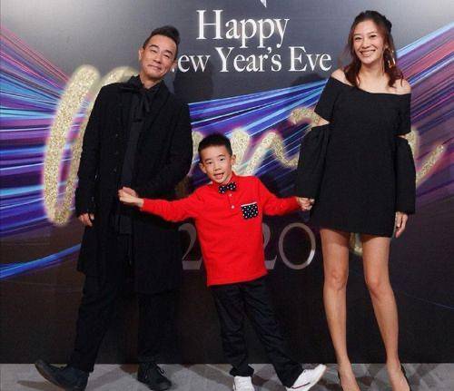 可是,大家看得出来,出身在满是关爱的家庭,陈小春儿子脾气特别好,有