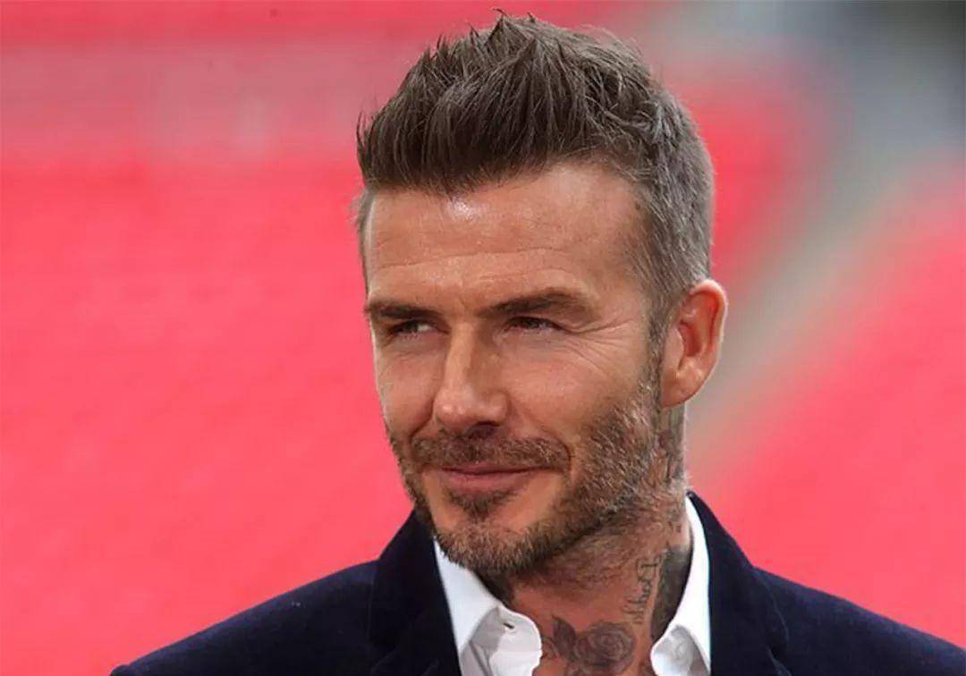 看球赛,3个儿子没人帅过老爸,唯独小七气场十足_贝克汉姆_穿着_休闲