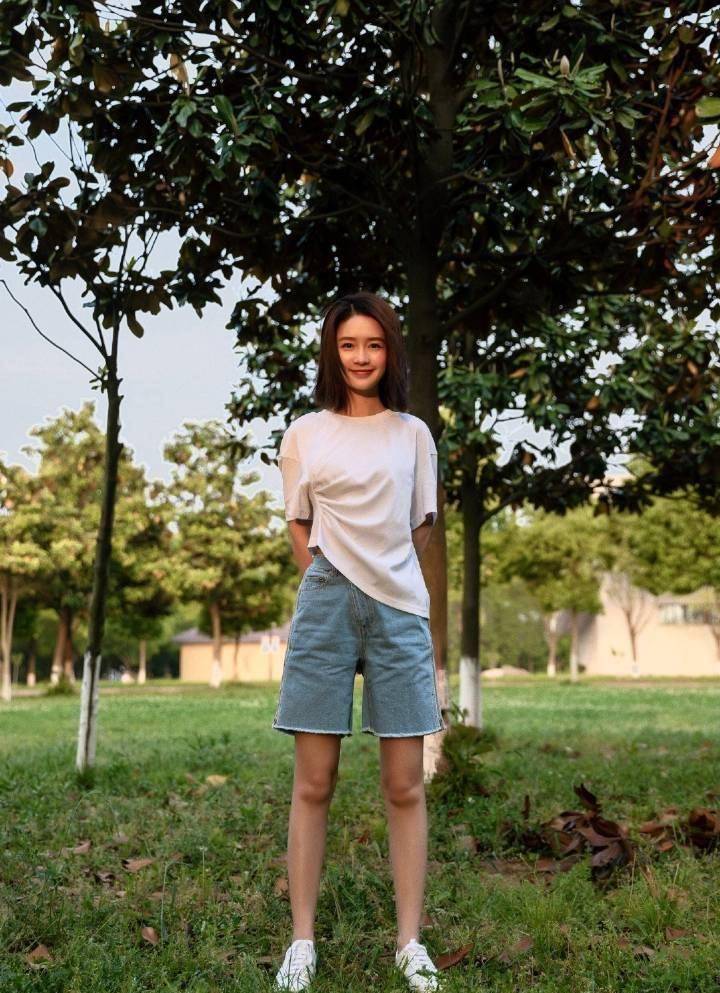 30岁李沁穿牛油果露肚脐上衣,超"炫腹",同时少女感十足_风格_感觉