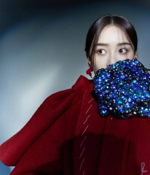 33岁袁姗姗前卫时尚,古灵精怪造型拍时尚大片,气质夺人超撩!