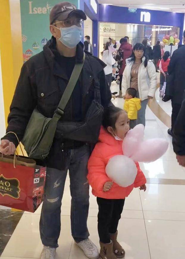 温兆伦7岁女儿近照曝光!