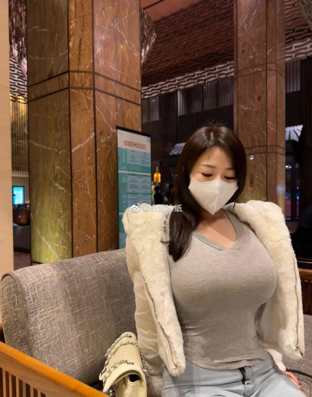 f罩杯「奶宝妹」晒自拍被羞辱:「好身材,你勾引谁?」_身体_训练_时尚