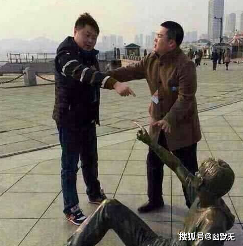 诶嘿诶嘿没男友啊.一人两份全家桶啊.