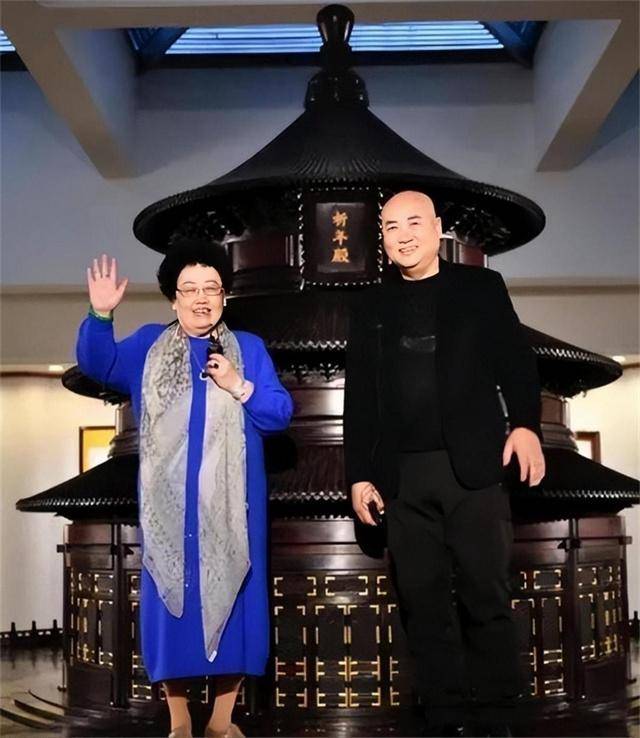 迟重瑞为何与陈丽华结婚?