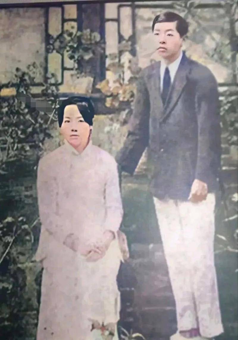 1916年,张学良和于凤至的结婚照,少帅看起来像个孩子_照片_管理_绷起