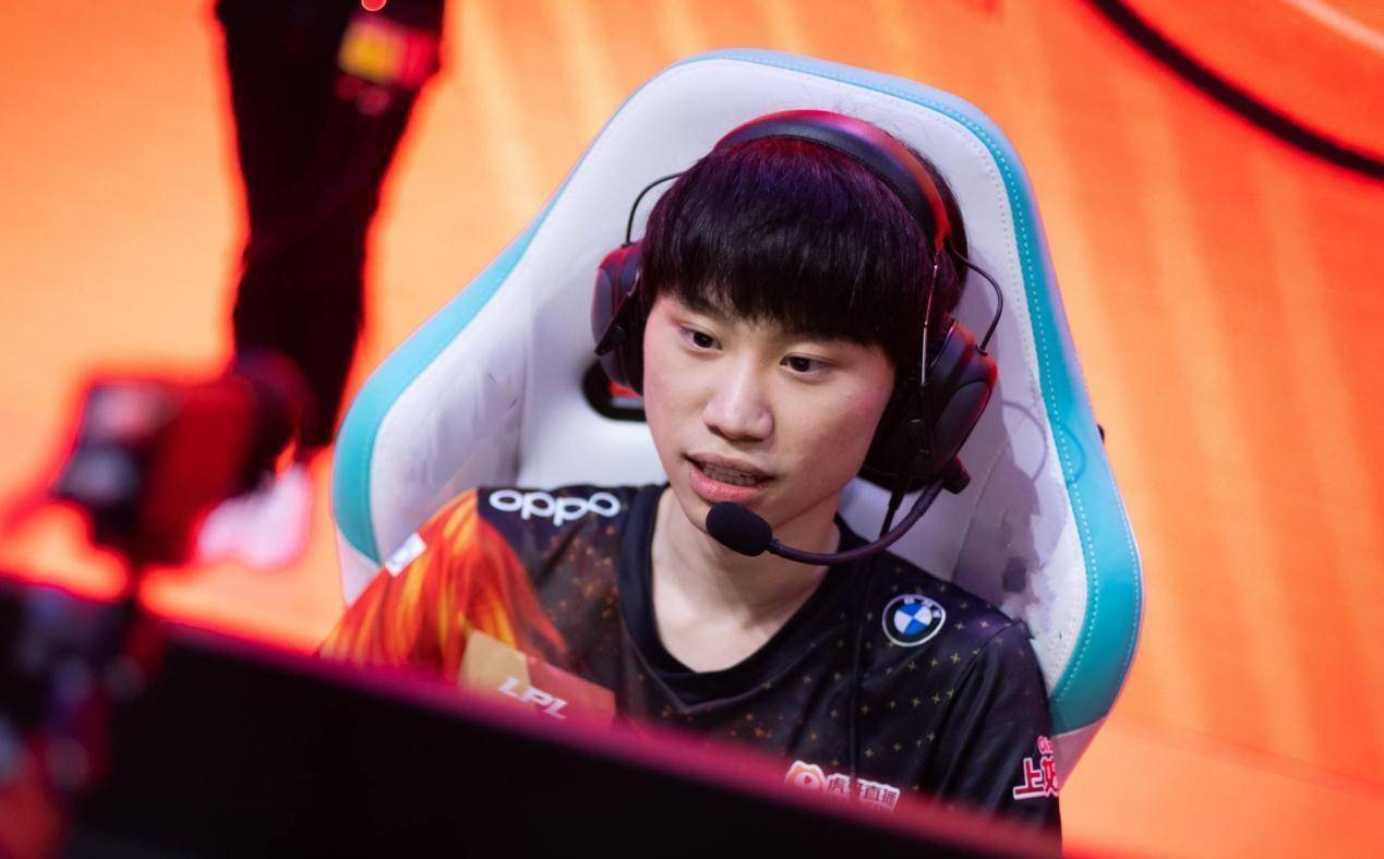 doinb和新一双排doinb遇到演员的时间在今天凌晨左右