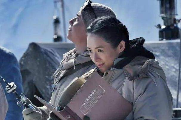 而在另一部国庆档电影《攀登者》中,章子怡的亮相更是让人眼前一亮.