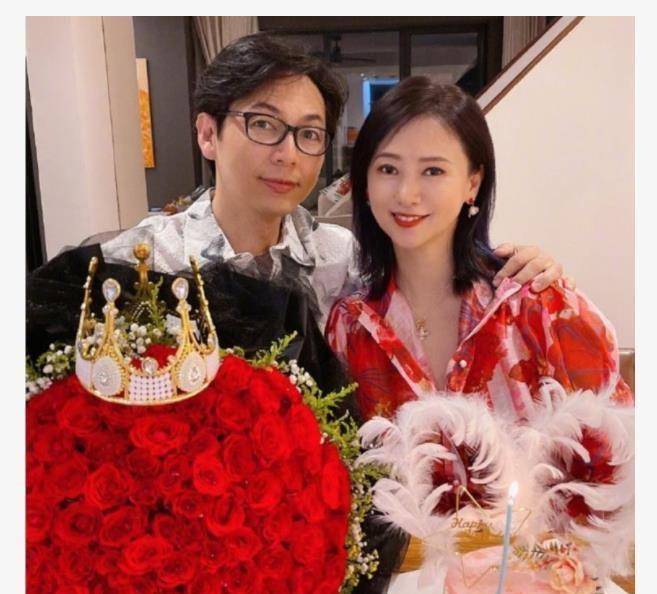 玫瑰花占半个屏幕,14岁女儿做一桌菜为母庆生_水晶_刘冠廷_生日