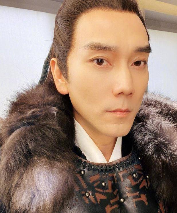 50岁林依轮瘦成吴彦祖?