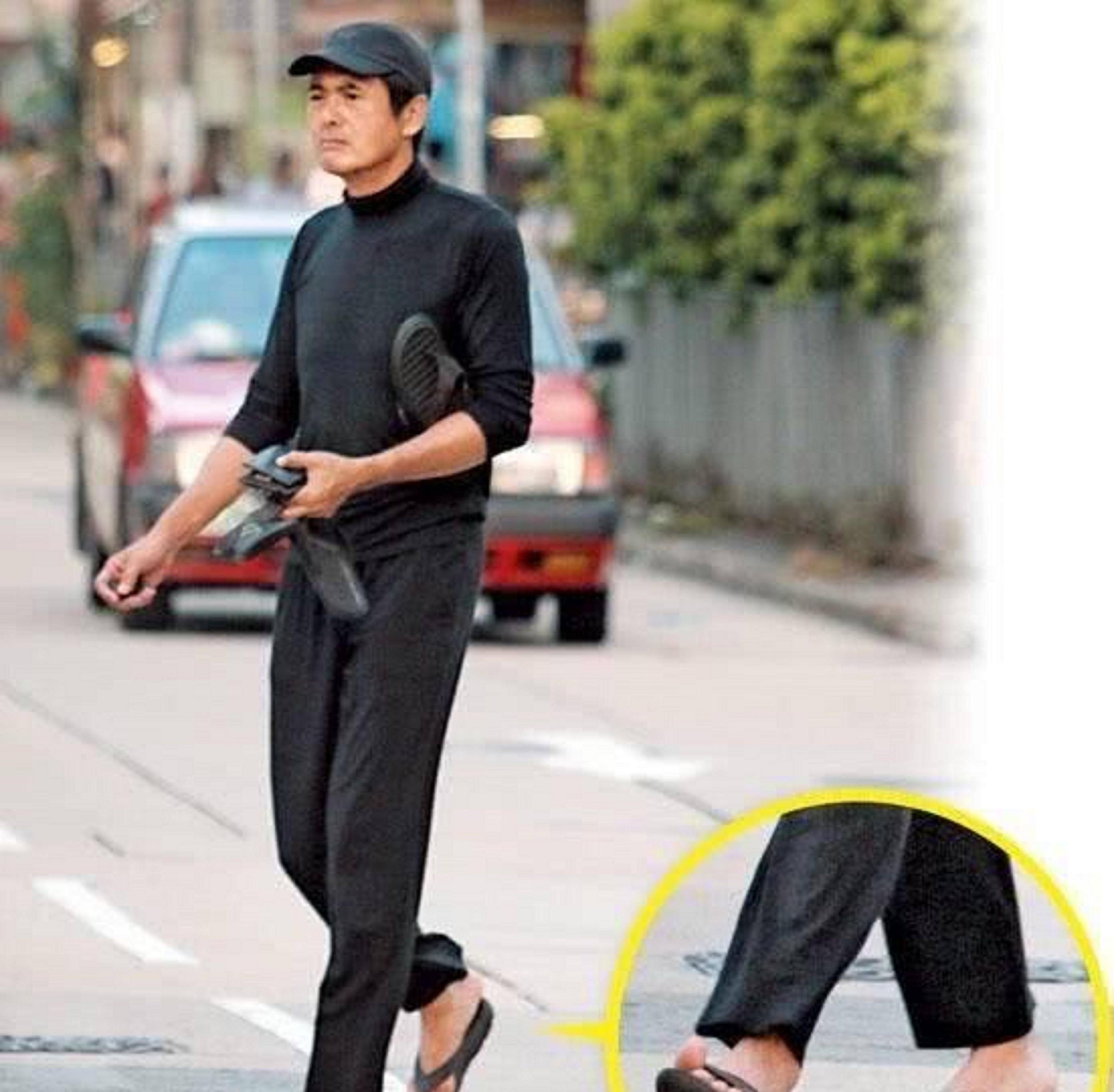 66岁男神周润发近况:银发皱纹和妻子逛街,网友:男神也老啊_许文强_周