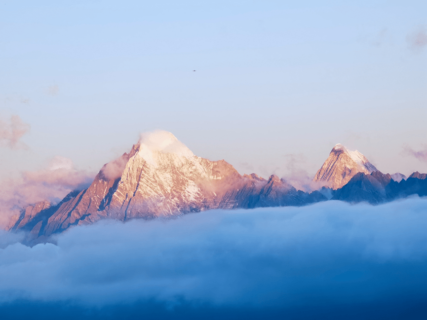 驚豔! 在木裡瑪娜茶金邂逅日照金山_雪山_海拔_雲海