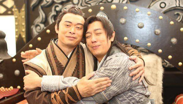 51岁陈浩民48岁樊少皇罕见同框,搞怪出镜颜值在线,事业一言难尽_事情