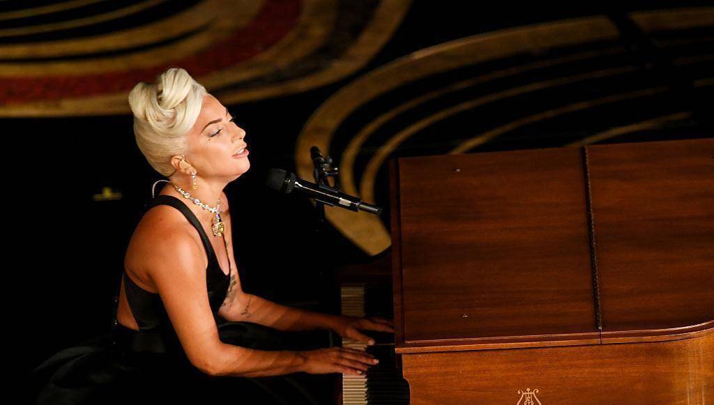 ladygaga首捧小金人,皇后乐队燃炸,本届奥斯卡堪称"音乐"的胜利!