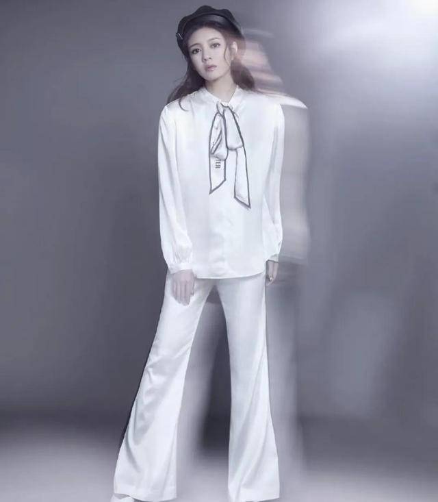 安以轩近况曝光,神态拘束紧张不自在,疑受老公被捕影响_生活_活动