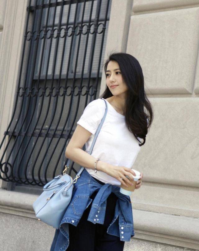 angelababy杨颖和高圆圆同框,穿白色连衣裙赢在年轻,却输在气质_女性