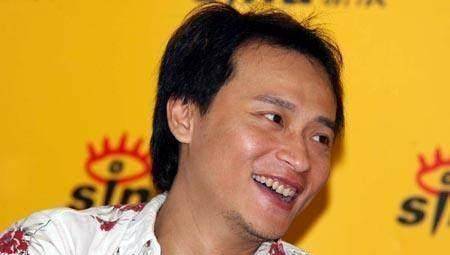 46岁陈志朋港潮辣眼,曾妖艳扮女装,其实他植发又节食更惨!