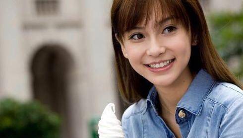 angelababy早年时期的照片,精致得像洋娃娃,谁能说一句不好看?