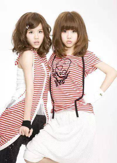 by2早期有多可爱?穿8套姐妹装,每一套都很甜!_穿过_时候_表姐