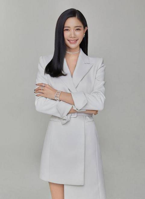 曾是国外第一美女的克拉拉,如今身材颜值依旧,却来中国拍喜剧_合作_包